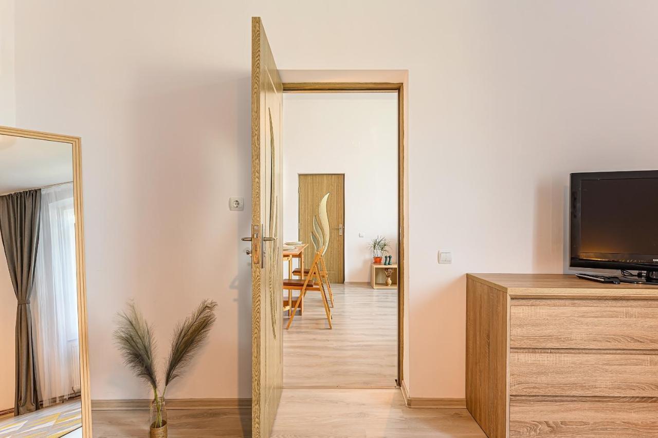 Mountain Oasis Apartment ซินายา ภายนอก รูปภาพ