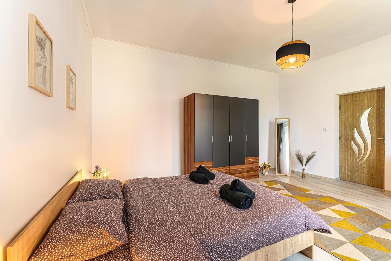Mountain Oasis Apartment ซินายา ภายนอก รูปภาพ